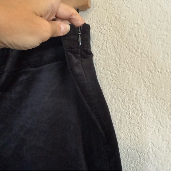 NWT J Jill Black Velvet Pull On Stretch Waist Straight Leg Pants Size 10 - Picture 4 of 12